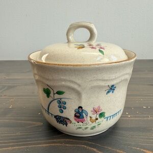 Vintage stoneware Heartland farms
lidded sugar bowl